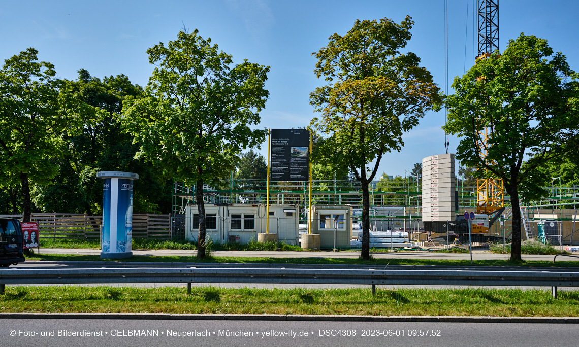 01.06.2023 - Neue Holzwände für das Haus für Kinder in Neuperlach in München